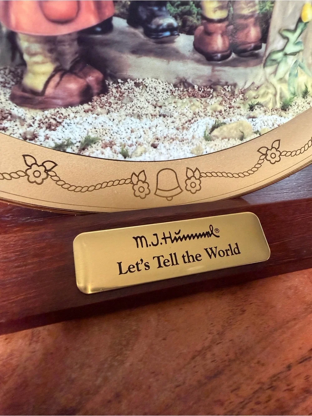 M.J. Hummel Let’s Tell the World Collector Plate w Stand 10.5”